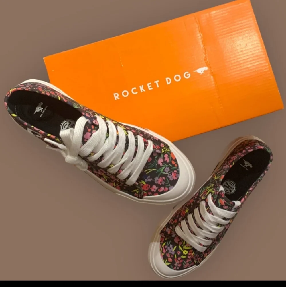 Rocket Dog Black & Pink Floral Britton Jumpin Sneaker Women 10